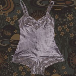 🌙 Victoria’s Secret Silky Romper ⭐️